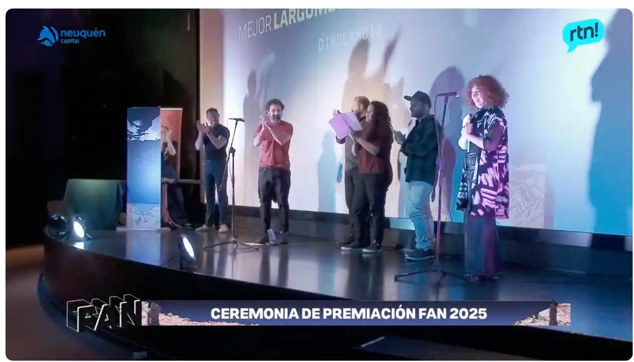 Premiacion DINOLANDIA Mejor Documental Festival FAN